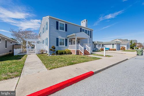 10615 Shifting Sands Dr, OCEAN CITY, MD, 21842-4822 | Card Image