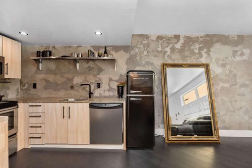 22-651 Ne 60th St, Miami, FL, 33137-2340 | Card Image