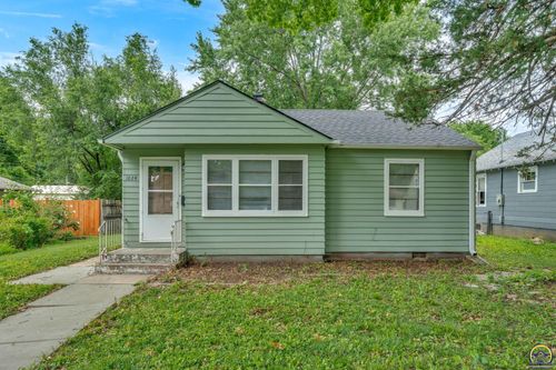 1824 Sw Cherokee St, Topeka, KS, 66606-1318 | Card Image