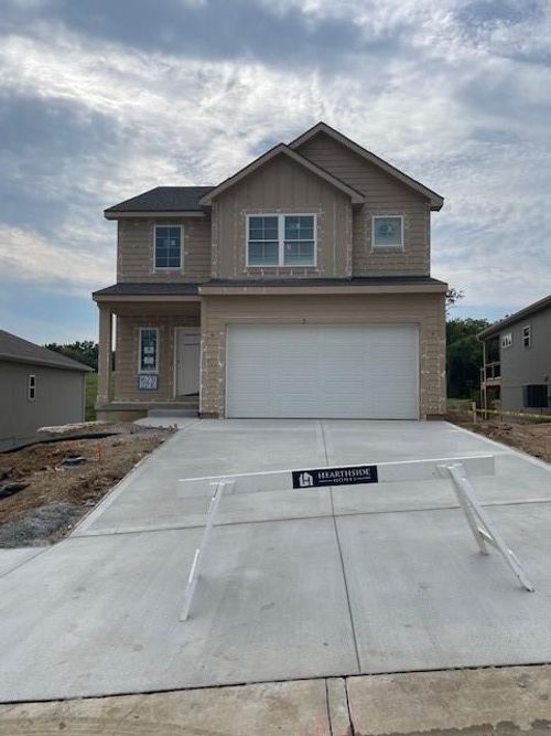 16231 Giorgia St, Parkville, MO, 64152-8773 | Card Image