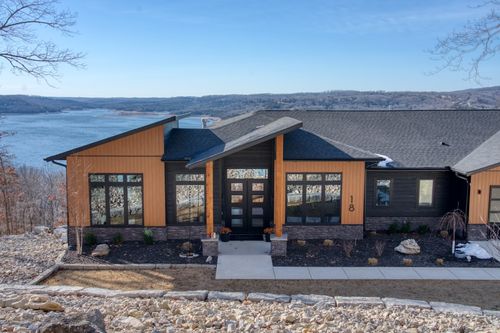 18 The Pointe Dr, Eureka Springs, AR, 72631-8053 | Card Image