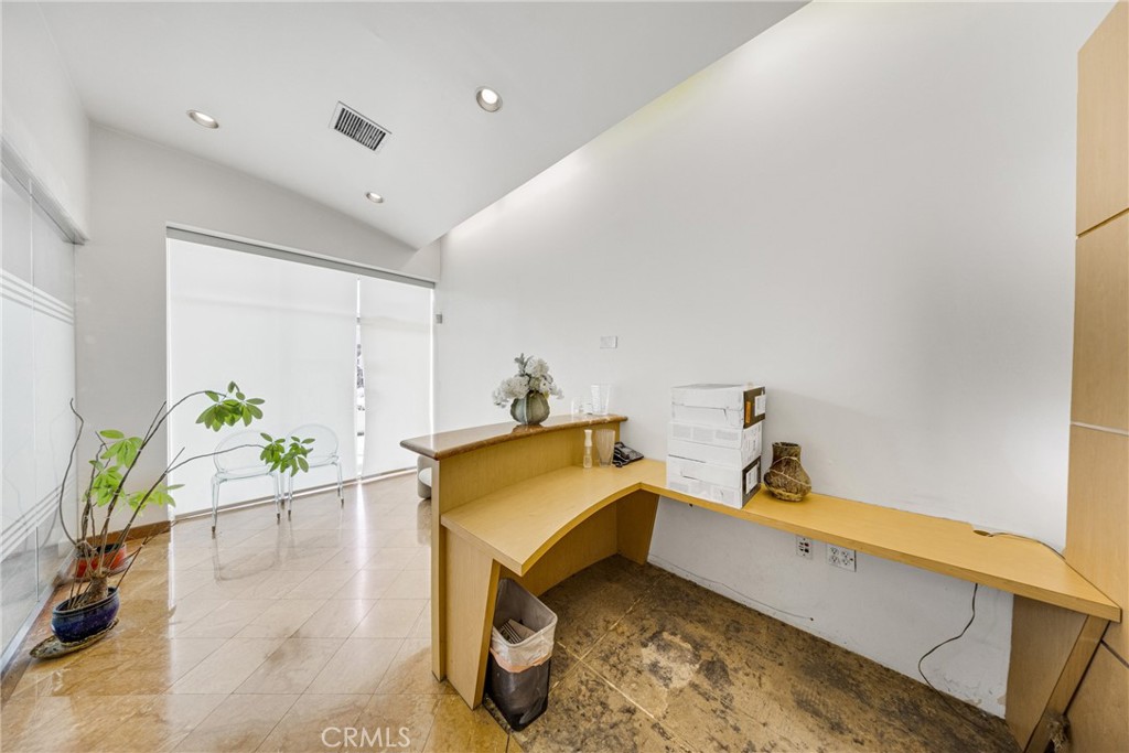 Commercial Sale in Alhambra 4