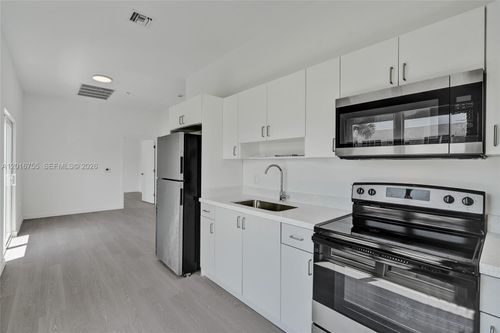 8-1567 Nw 1st St, MIAMI, FL, 33125-5504 | Card Image