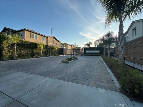 16 Manzanita Ln, Compton, CA, 90221-3828 | Card Image