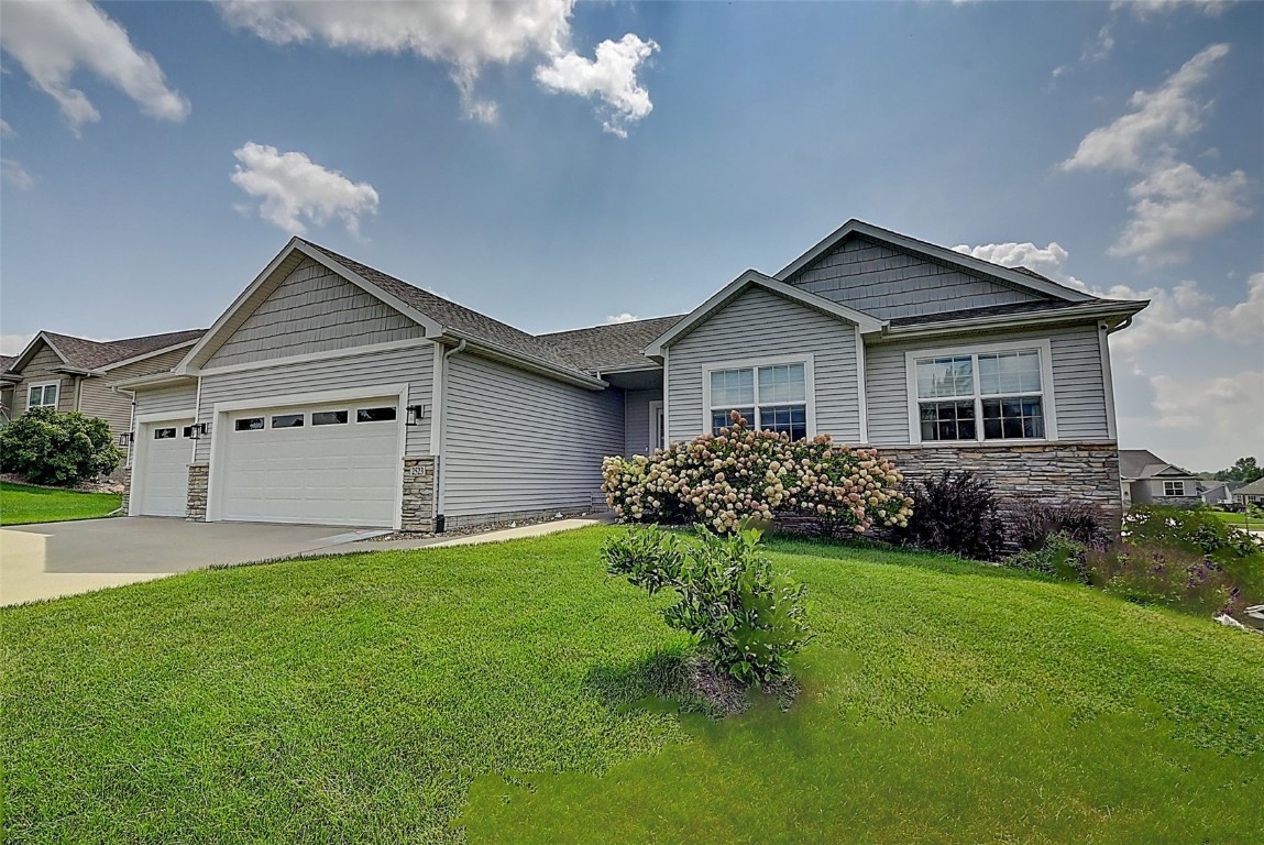 Vaughn Dr, Marion, IA 52302