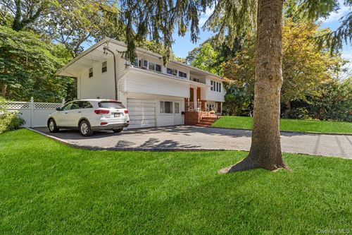 31 Holbrook Rd, Centereach, NY, 11720-4124 | Card Image