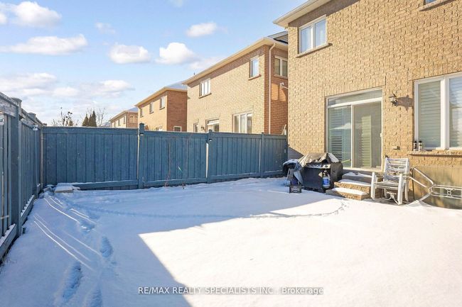 40 Begonia Cres, House attached with 3 bedrooms, 3 bathrooms and 2 parking in Brampton ON | Image 21