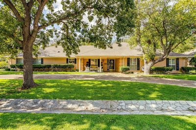 Ranch-style house with a front yard and a porch | Image 1