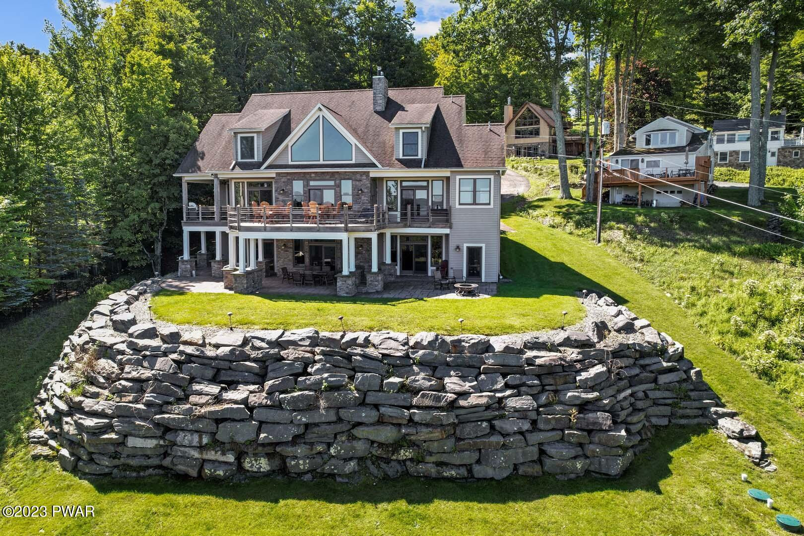 Paupack Rd, Greentown, PA 18426