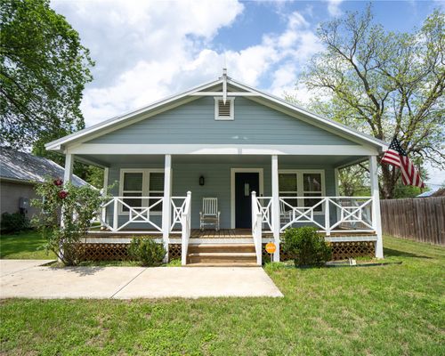 404 Rivers St, Smithville, TX, 78957-2318 | Card Image