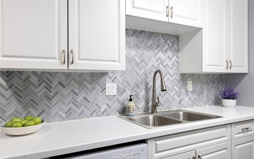 11-1000 Macarthur Pl, Santa Ana, CA, 92707-6737 | Card Image