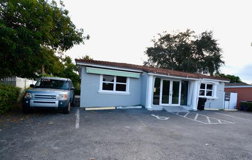 16921 6th Ave, NORTH MIAMI BEACH, FL, 33162-2407 | Card Image