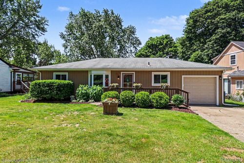 9567 Susin Ln, Clarkston, MI, 48348-2447 | Card Image