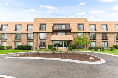 apt-205-4050 Dundee Rd, Northbrook, IL, 60062-2158 | Card Image