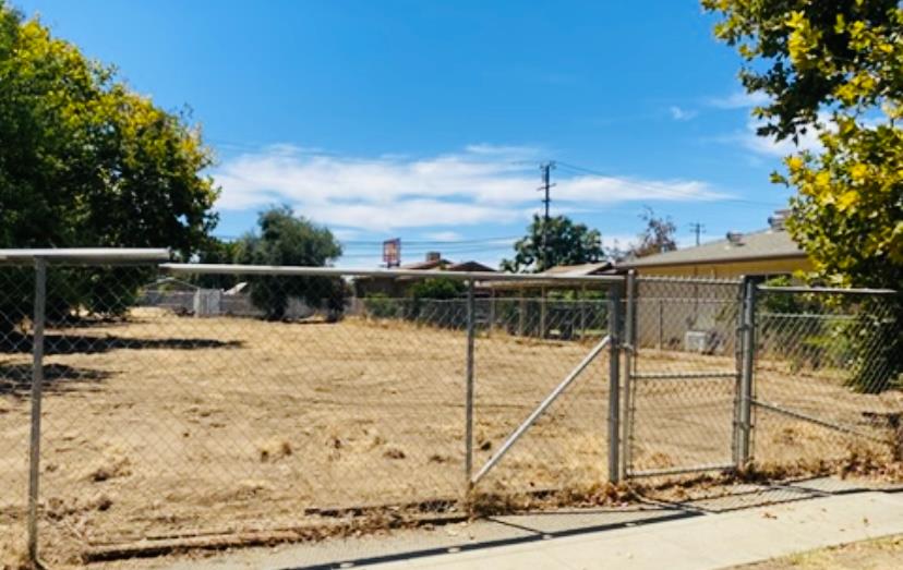 Land in Fresno 2
