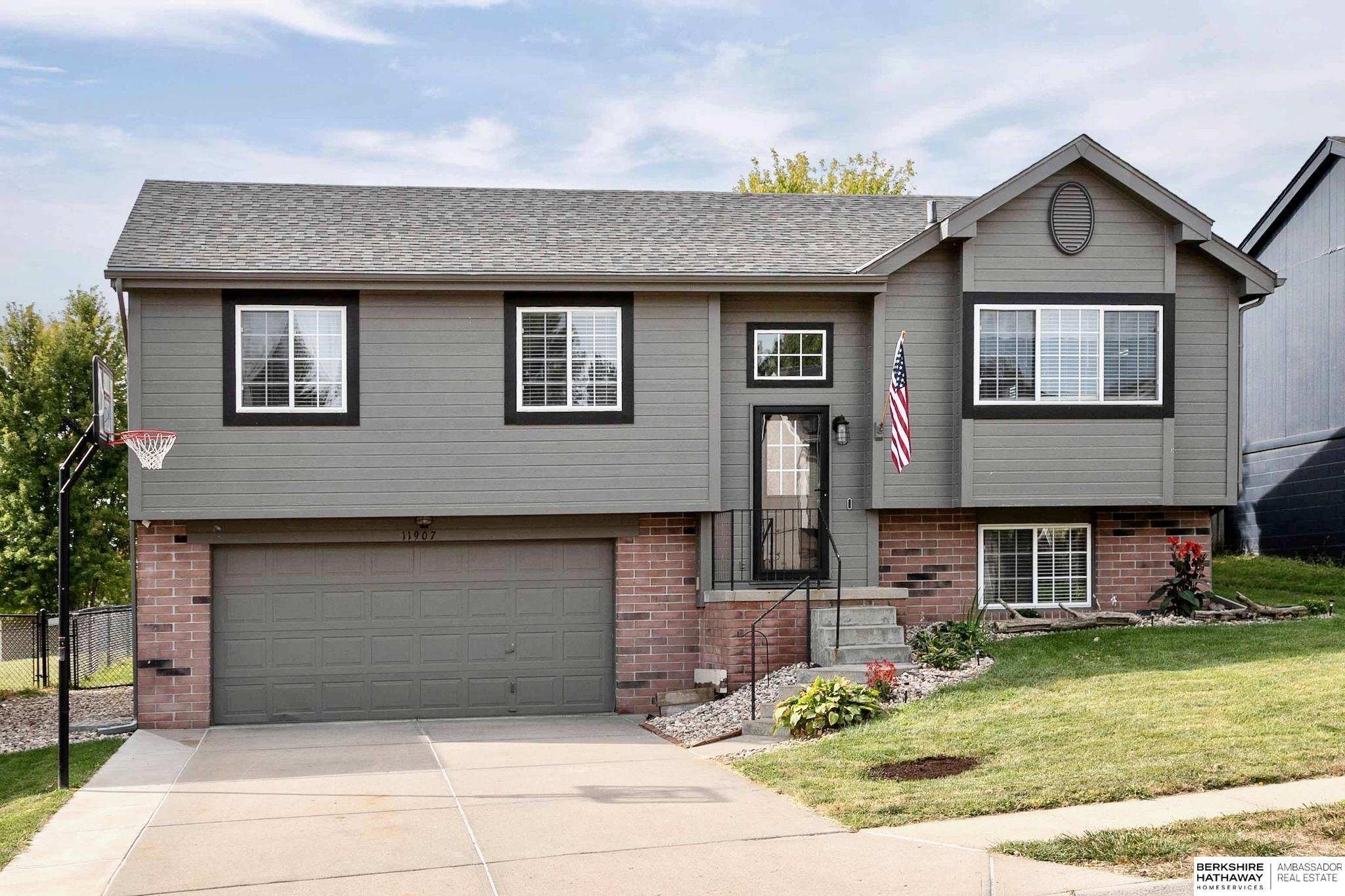 Mary St, Omaha, NE 68164