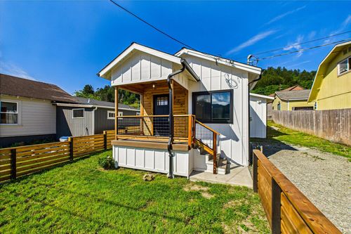 875 Rio Dell Ave, Rio Dell, CA, 95562-1225 | Card Image