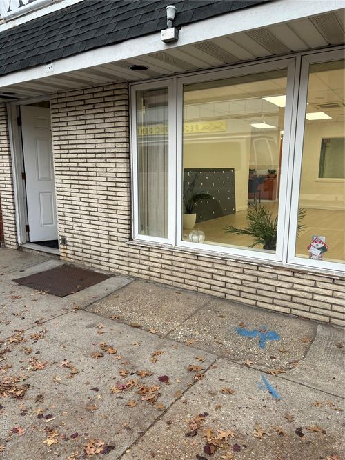 fl-1st-10 Verbena Ave, Floral Park, NY, 11001-2712 | Card Image