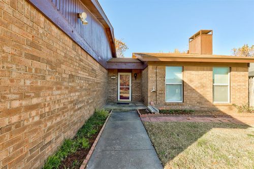 841 N Robinson Ave, Moore, OK, 73170-1234 | Card Image