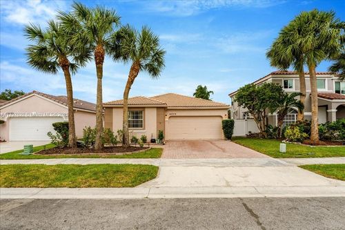 15773 Nw 16th Ct, Pembroke Pines, FL, 33028-1690 | Card Image