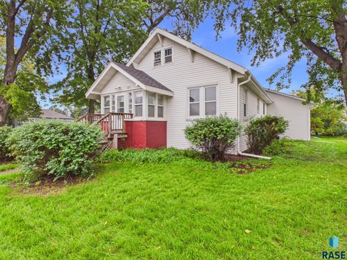 120 W 3rd Ave Avenue, Lennox, SD, 57039 | Card Image