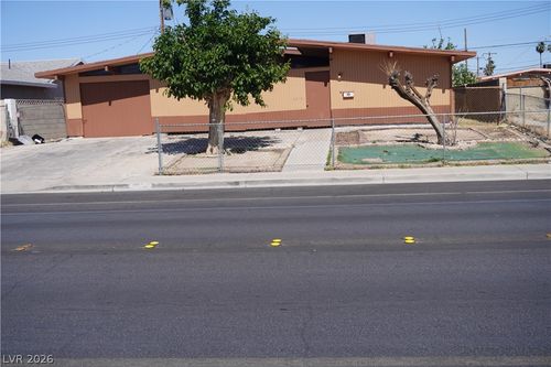2212 Revere St, North Las Vegas, NV, 89030-4011 | Card Image