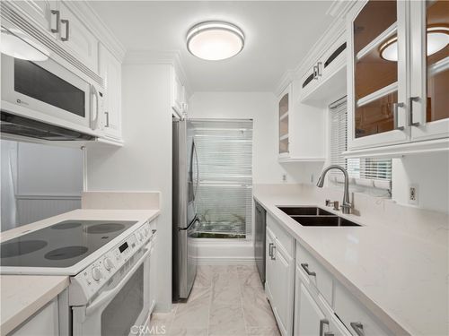 138-18411 Hatteras St, Tarzana, CA, 91356 | Card Image