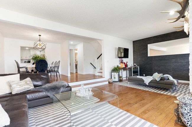 33 - 448 Strathcona Dr Sw, Townhouse with 3 bedrooms, 4 bathrooms and 4 parking in Calgary AB | Image 7