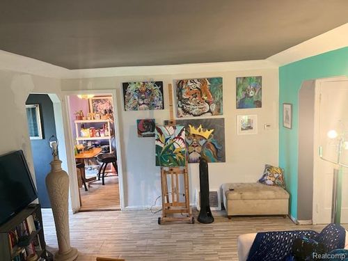 20218 Pinehurst St, Detroit, MI, 48221-1085 | Card Image