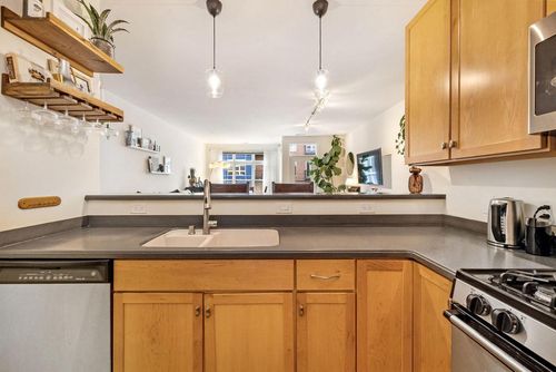 400-1915 N Water Street, Milwaukee, WI, 53202 | Card Image