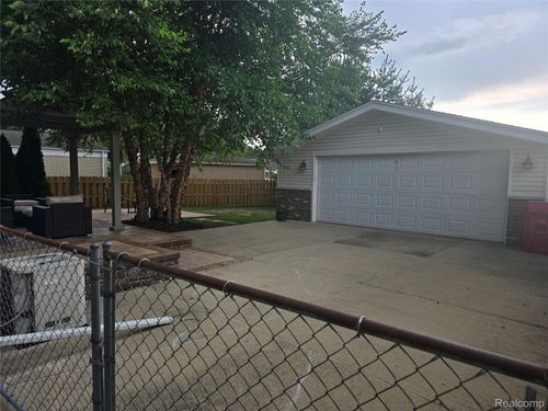 41591 Westmeath Cir, Clinton Twp, MI, 48038-5814 | Card Image