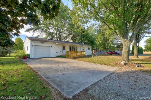 2421 N Thomas Rd, Fairgrove, MI, 48733-9500 | Card Image
