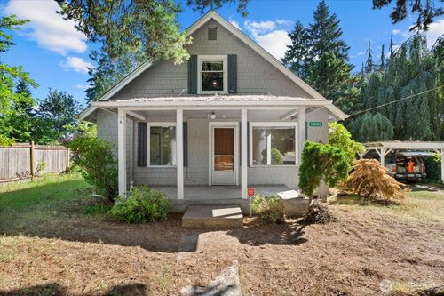 18056 25th Ave Ne, Lake Forest Park, WA, 98155-3906 | Card Image