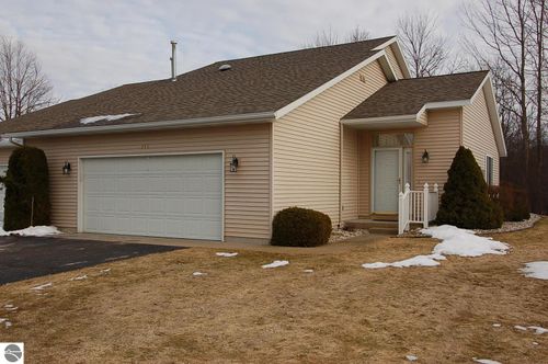 346 Woodside Cir, Cadillac, MI, 49601-8293 | Card Image