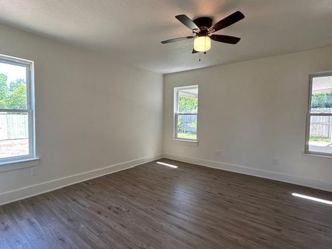317 W Elm St, House other with 3 bedrooms, 2 bathrooms and null parking in Whitewright TX | Image 13