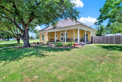 213 W Morton St, Boyd, TX, 76023-3237 | Card Image