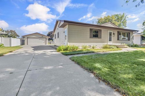 1724 Schaefer Circle, APPLETON, WI, 54915 | Card Image