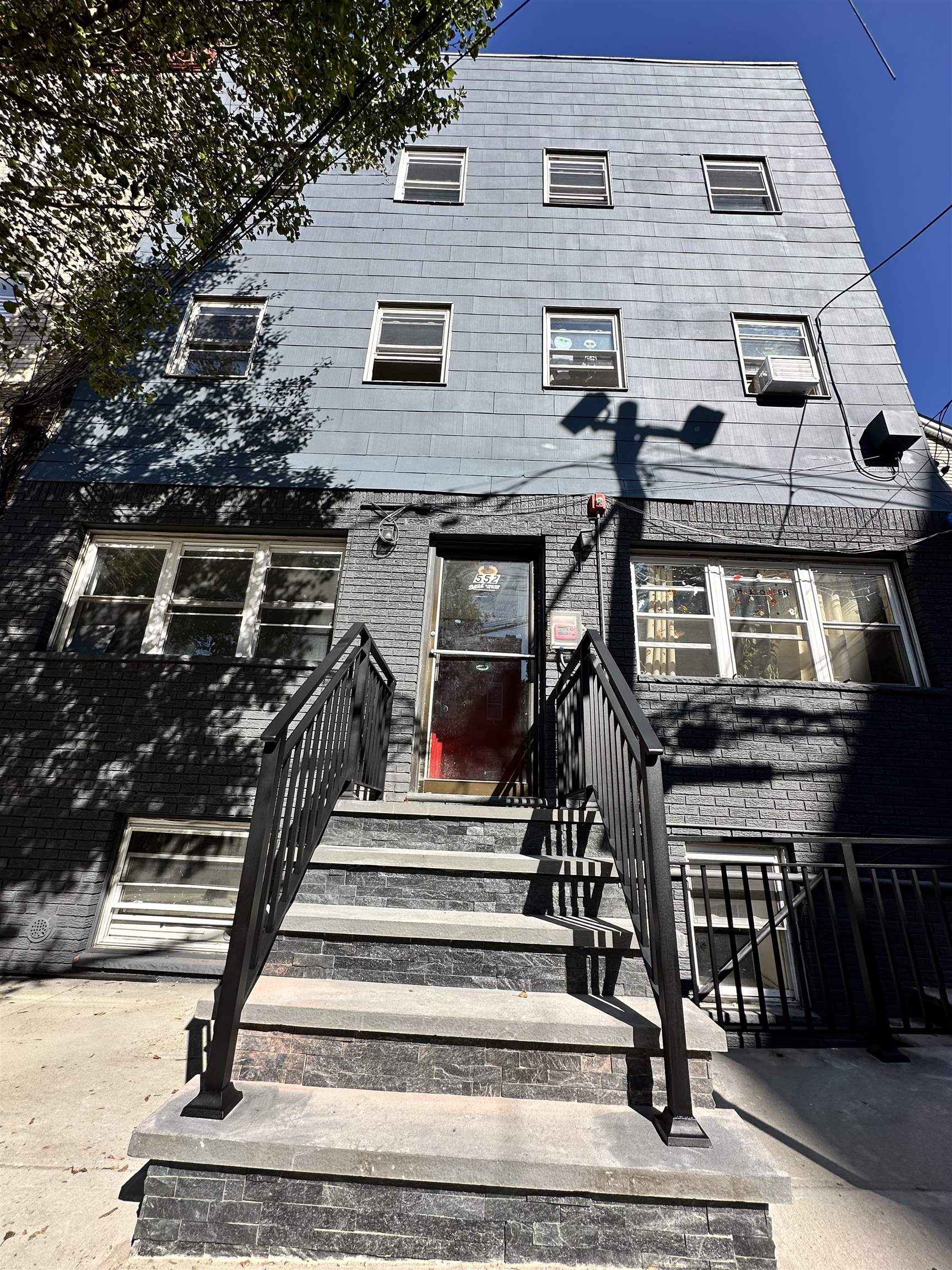 2 552 38 Th St, For Sale in Union City Zoocasa