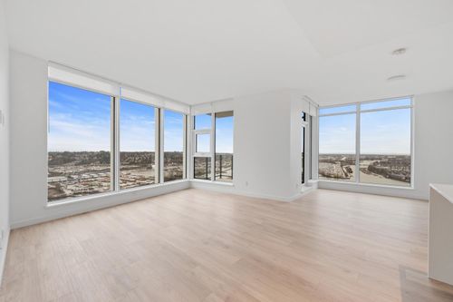390x-680 Quayside Drive, New Westminster, BC, V3M0P2 | Card Image