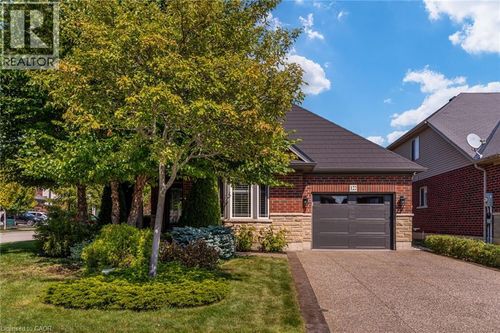 122 Pumpkin Pass, Binbrook, ON, L0R1C0 | Card Image