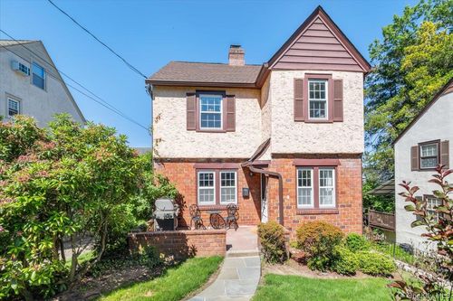 8 Interlaken Avenue, New Rochelle, NY, 10801 | Card Image