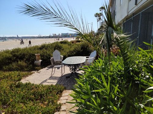 apt-205-1250 E Ocean Blvd, Long Beach, CA, 90802-5842 | Card Image