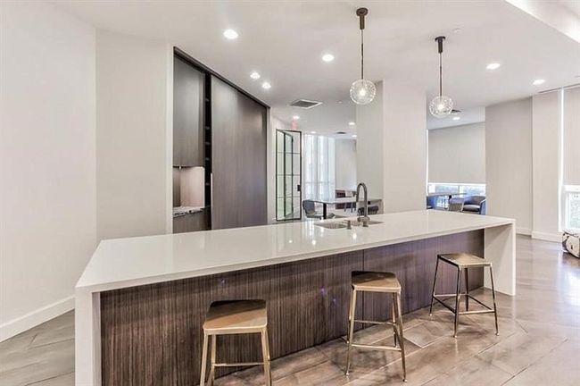 APT-1906 - 325 E Paces Ferry Rd Ne, Condo with 1 bedrooms, 1 bathrooms and 1 parking in Atlanta GA | Image 4