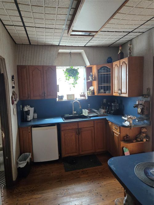 89-12 Rutledge Avenue, New York, NY, 11385 | Card Image