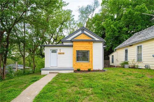 2216 Main St, Saint Joseph, MO, 64505-2455 | Card Image