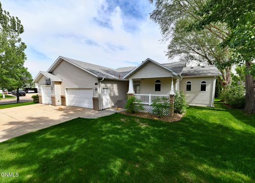 2301 Fresno Dr, Bismarck, ND, 58504-7497 | Card Image
