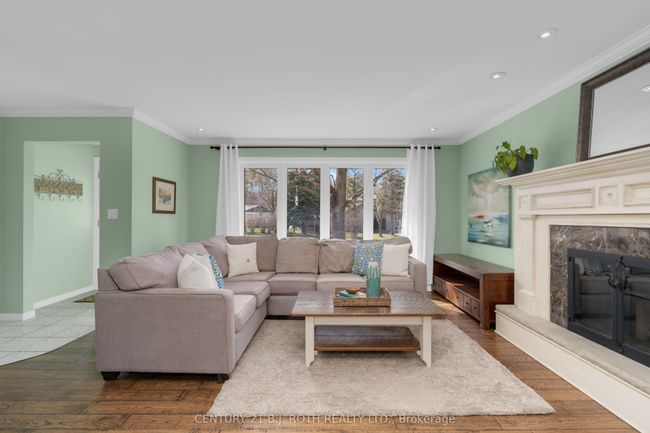 3763 Whitecap Dr, House other with 3 bedrooms, 2 bathrooms and 5 parking in Innisfil ON | Image 5