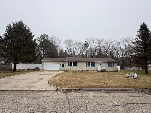 100 Hickory Ln, Yale, MI, 48097-3304 | Card Image
