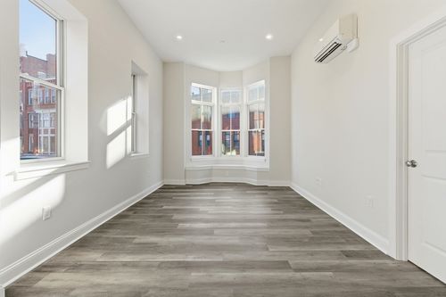 302-19-25 Essex St, Haverhill, MA, 01832-5610 | Card Image