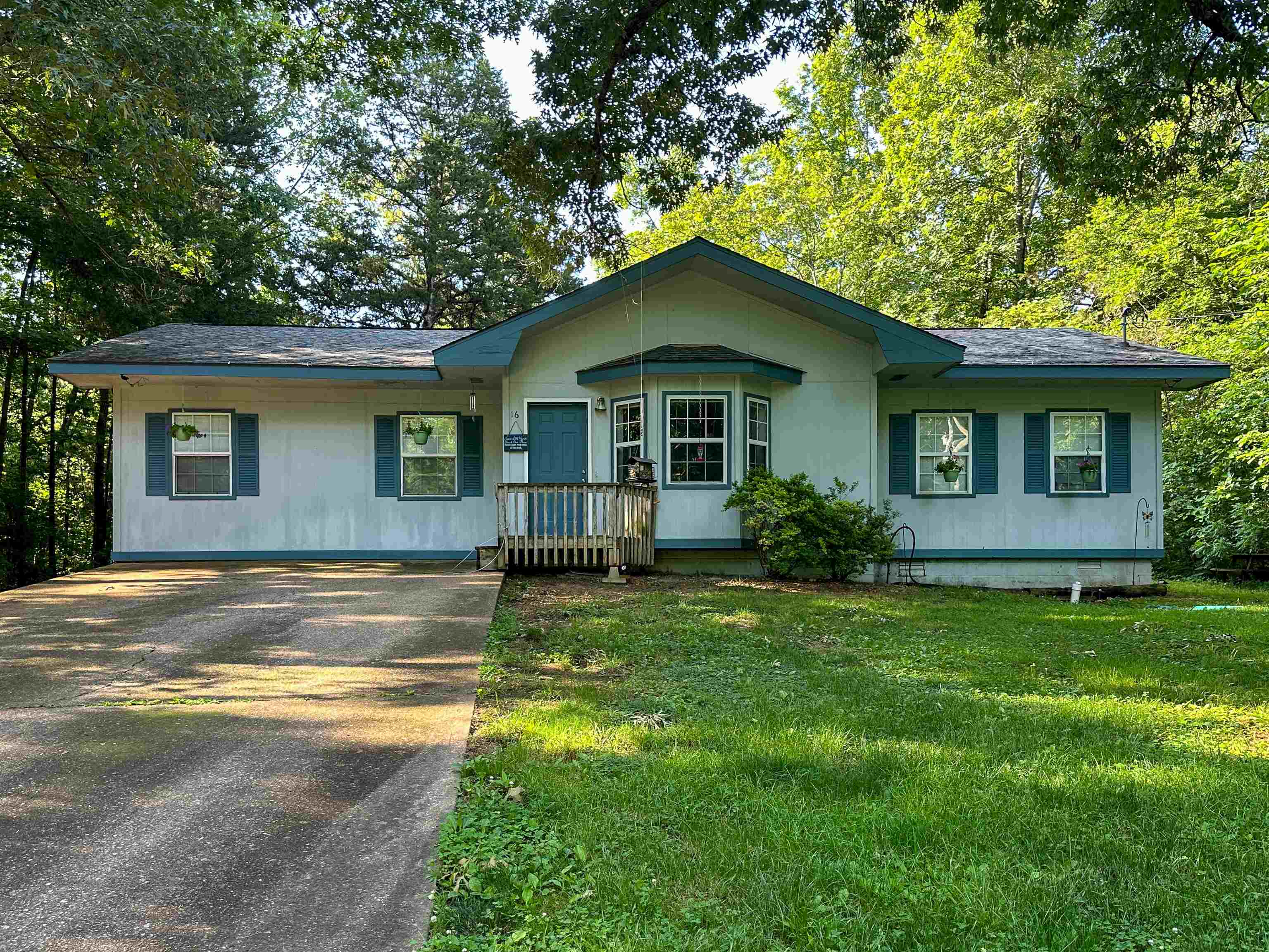 Navajo Dr, Cherokee Village, AR 72529